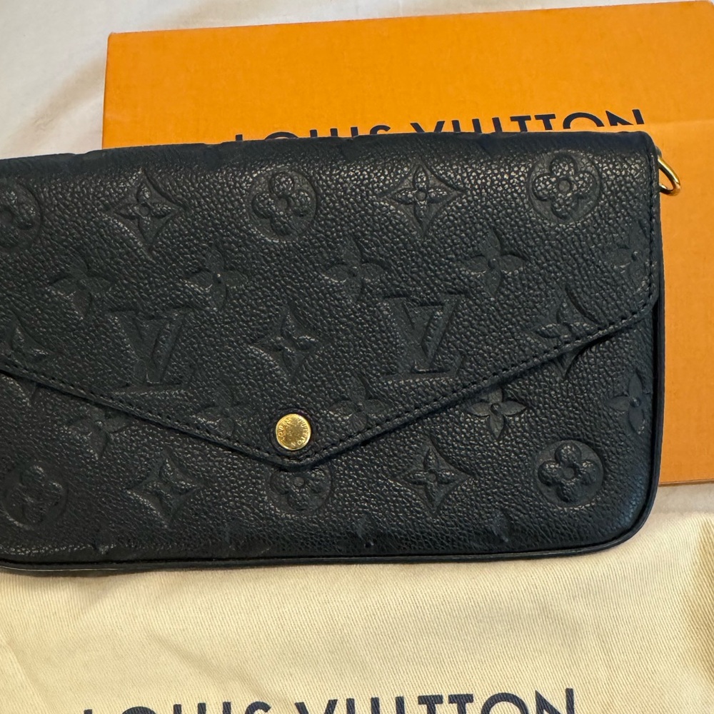 Louis Vuitton Pochette Felicie Shoulder Bag Black Leather